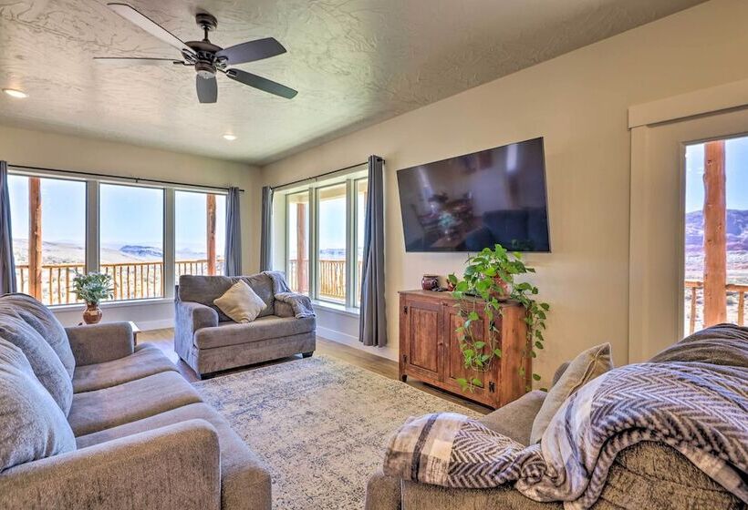 Stunning Adobe Home Overlooking Silver Reef