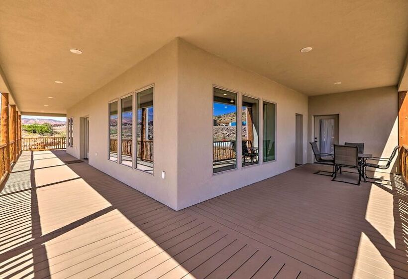 Stunning Adobe Home Overlooking Silver Reef