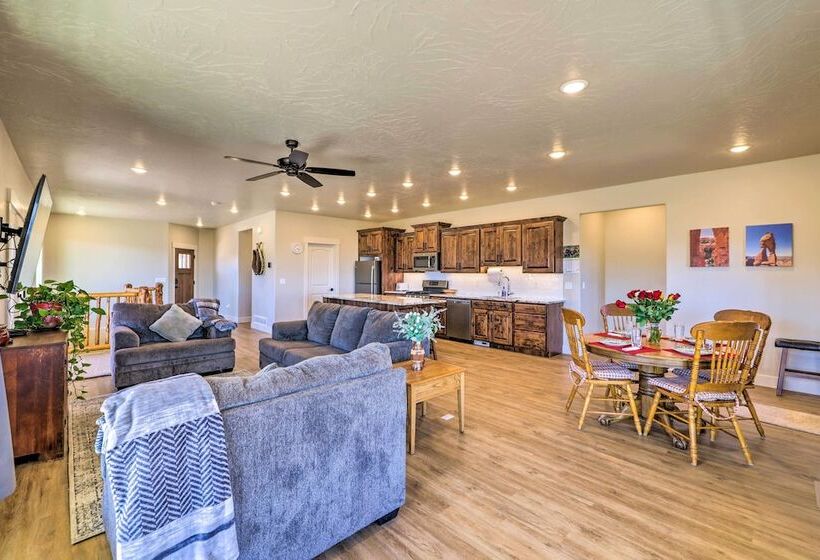 Stunning Adobe Home Overlooking Silver Reef