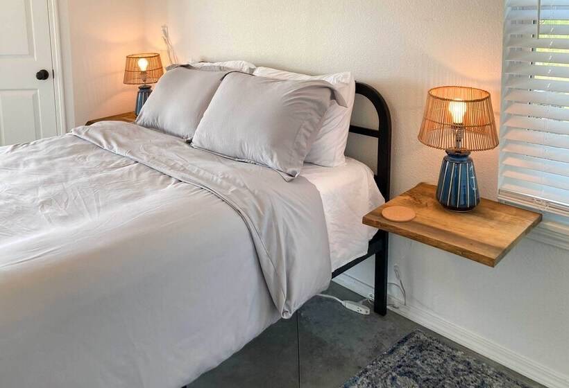 Stylish Lake O  The Cherokees Cabin W/ Patio!