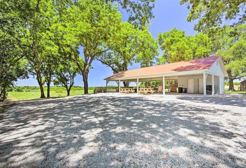 Stylish Lake O  The Cherokees Cabin W/ Patio!