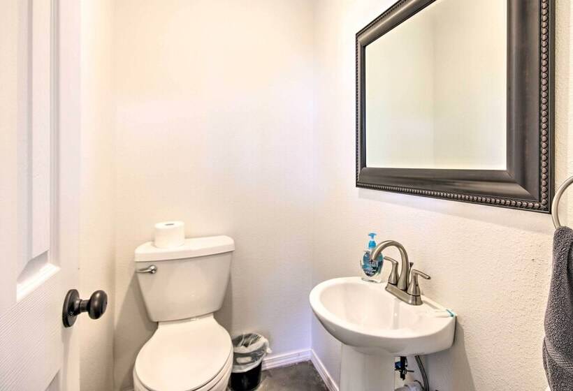 Stylish Lake O  The Cherokees Cabin W/ Patio!