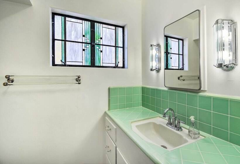 Sun Lit Phoenix Gem: Backyard Entertainment Patio!