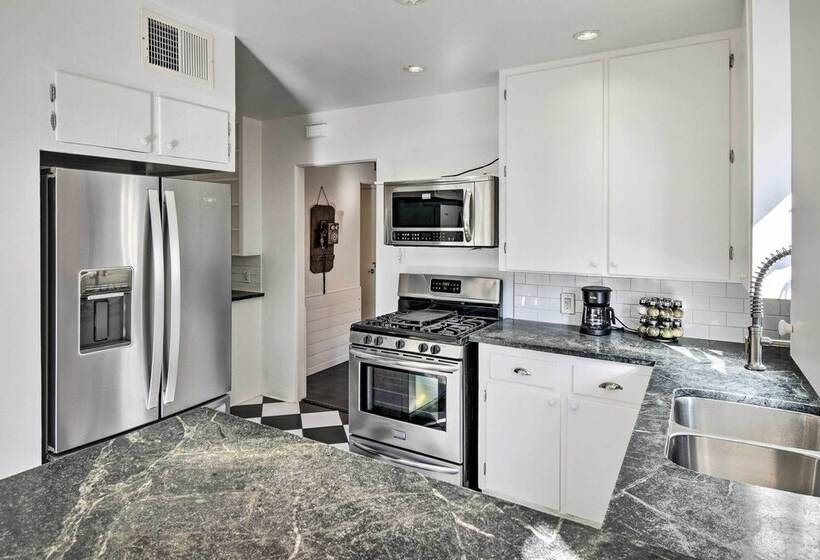 Sun Lit Phoenix Gem: Backyard Entertainment Patio!