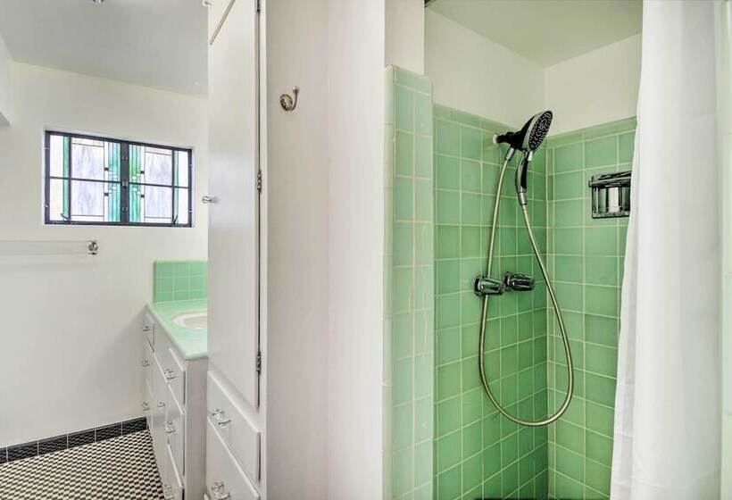 Sun Lit Phoenix Gem: Backyard Entertainment Patio!