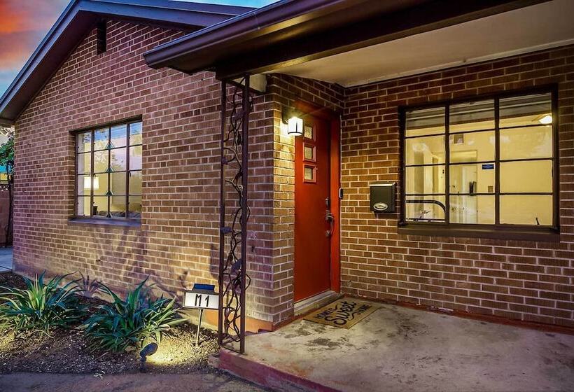 Sun Lit Phoenix Gem: Backyard Entertainment Patio!