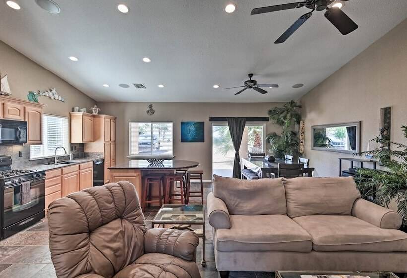 Sun Soaked Colorado River Haven   Walk To Beaches!