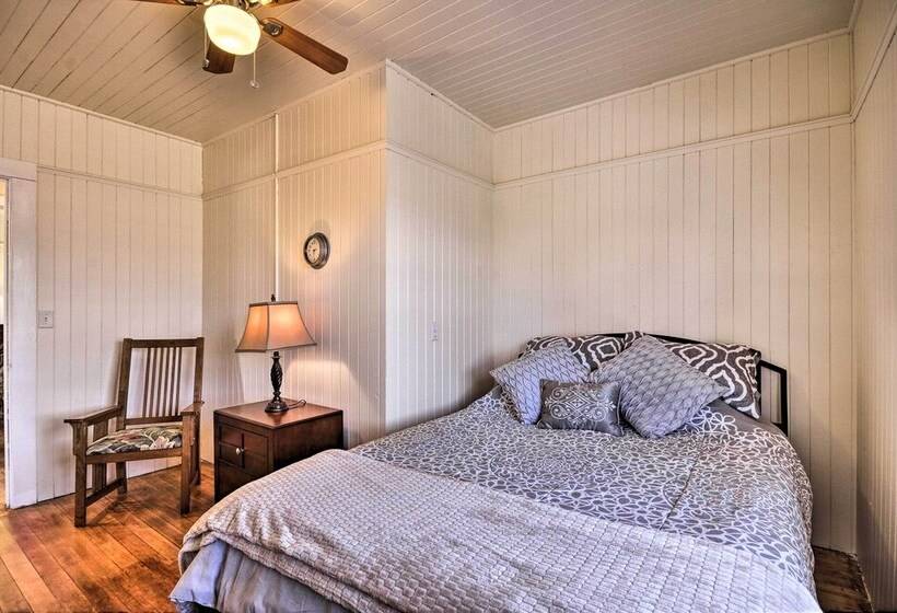 Sunny Seaside Home: Walk To Beach & Promenade