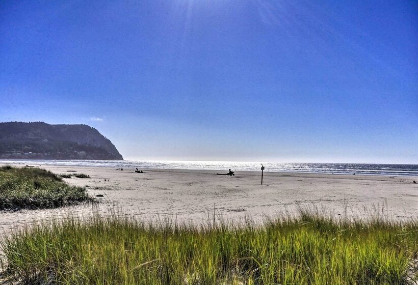 Sunny Seaside Home: Walk To Beach & Promenade