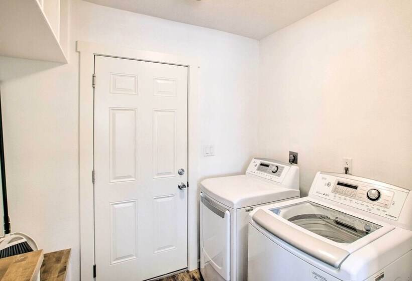 Sunny Tempe Escape: Central Location & Pool