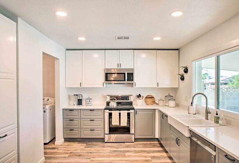 Sunny Tempe Escape: Central Location & Pool