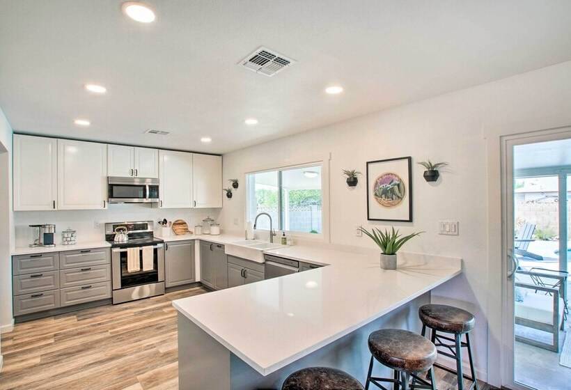 Sunny Tempe Escape: Central Location & Pool