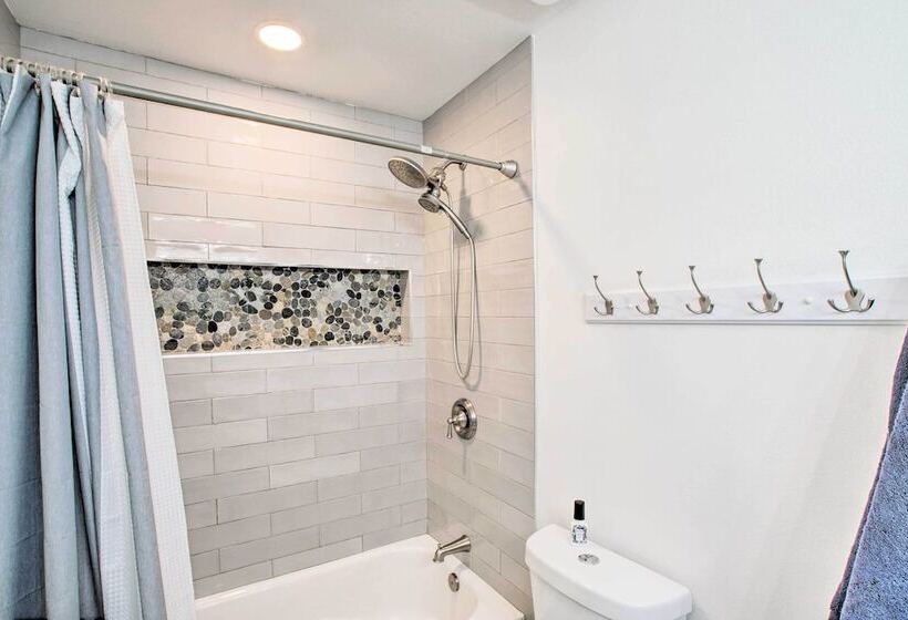 Sunny Tempe Escape: Central Location & Pool