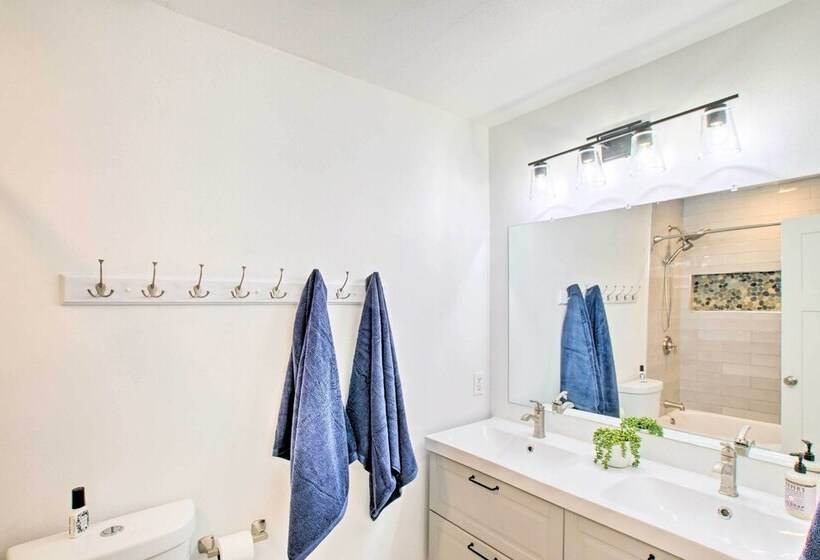 Sunny Tempe Escape: Central Location & Pool