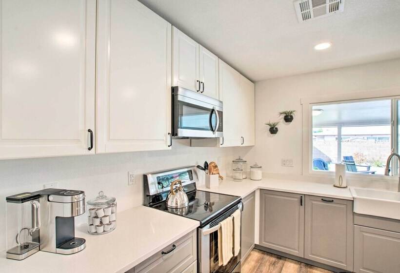 Sunny Tempe Escape: Central Location & Pool