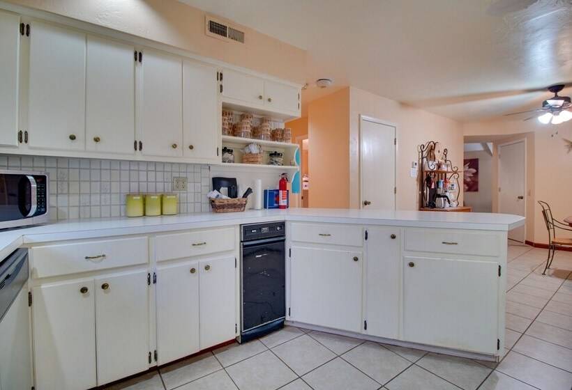 Tahlequah Duplex W/ Screened In Porch & Fire Pit!