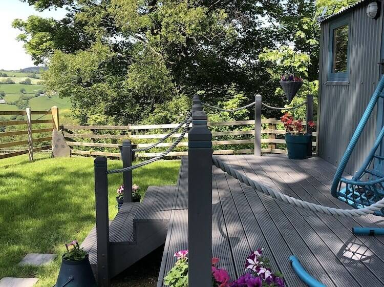 The Peacock Shepherds Hut At Hafoty Boeth