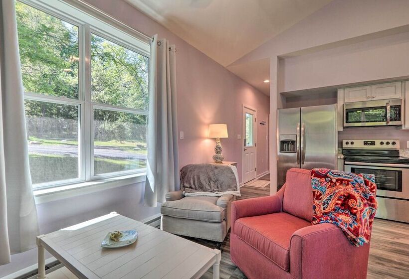 Saylorsburg Retreat: 16 Mi To Ski Resort