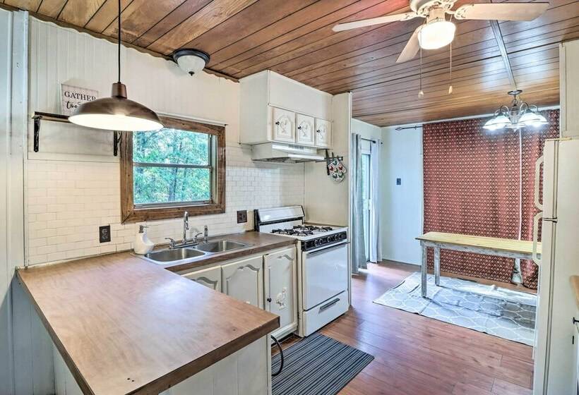 Edgemont Home W/ Deck ~ 9 Mi To Greers Ferry Lake!