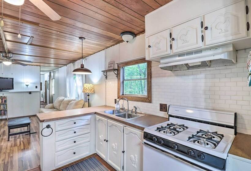 Edgemont Home W/ Deck ~ 9 Mi To Greers Ferry Lake!