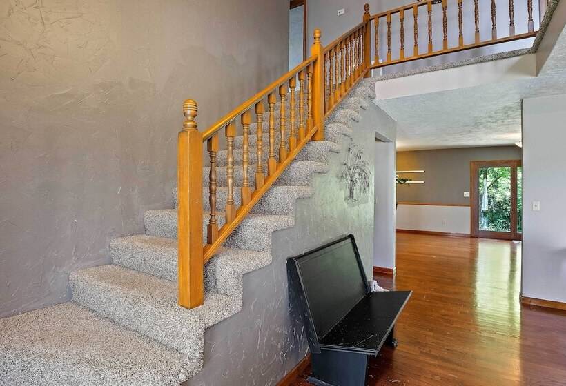 Tranquil Family Home W/ Yard, 14 Mi To Springfield