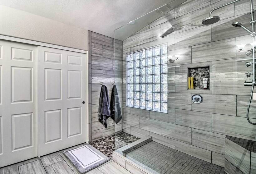 Southeast Gilbert Home W/ Private Pool & Hot Tub!