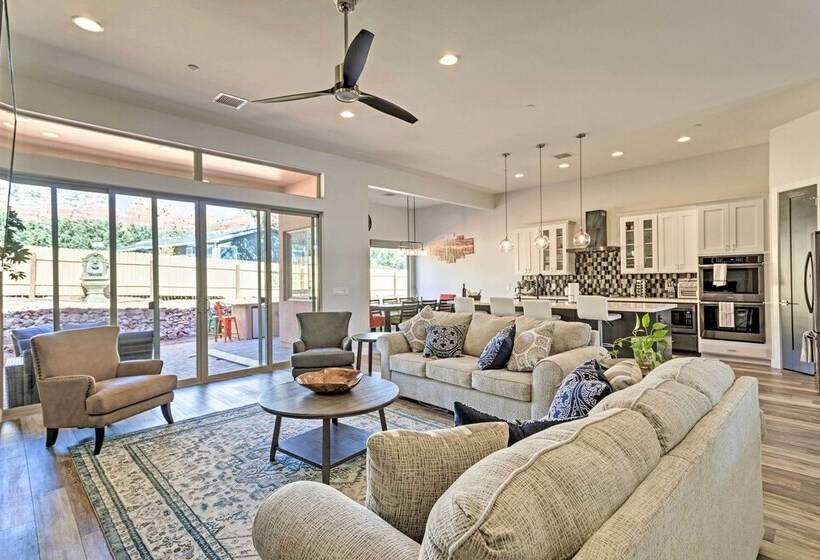 Tranquil Sedona Home With Fireplace & Hot Tub!