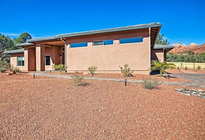 Tranquil Sedona Home With Fireplace & Hot Tub!