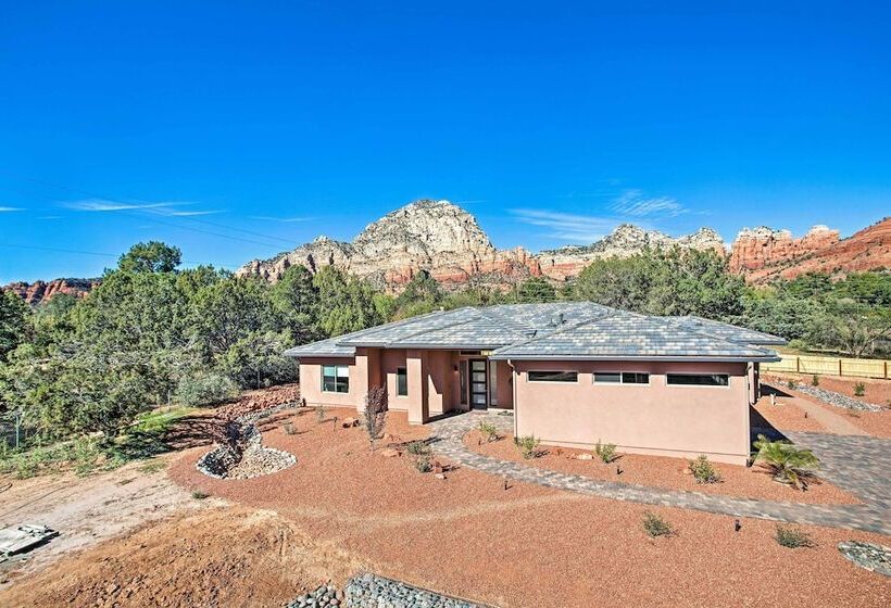Tranquil Sedona Home With Fireplace & Hot Tub!