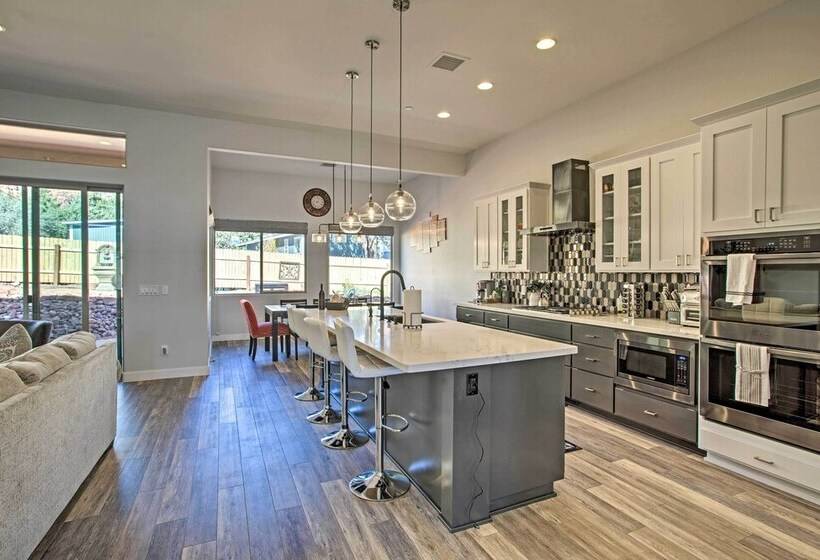 Tranquil Sedona Home With Fireplace & Hot Tub!