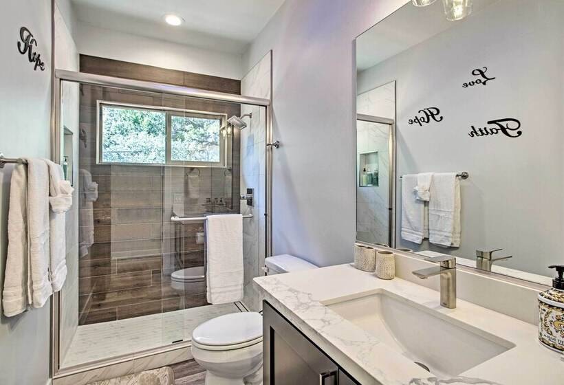 Tranquil Sedona Home With Fireplace & Hot Tub!