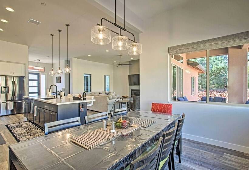 Tranquil Sedona Home With Fireplace & Hot Tub!