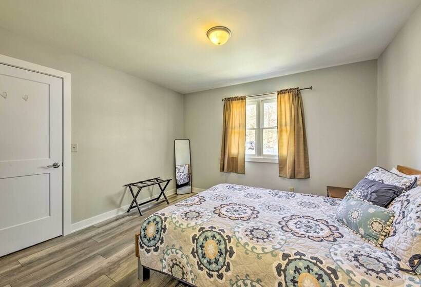 Twin Lakes Escape W/ Deck < 1 Mi To Beach!