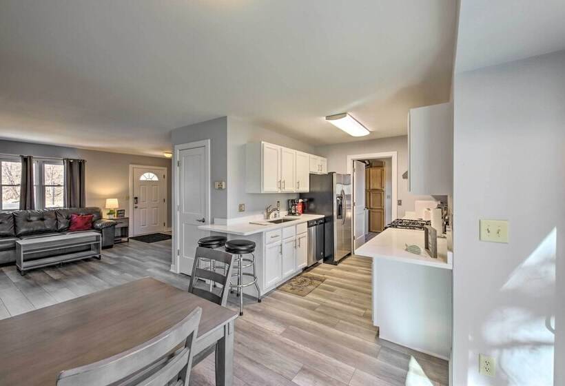 Twin Lakes Escape W/ Deck < 1 Mi To Beach!