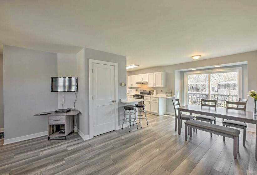 Twin Lakes Escape W/ Deck < 1 Mi To Beach!