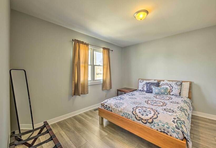 Twin Lakes Escape W/ Deck < 1 Mi To Beach!