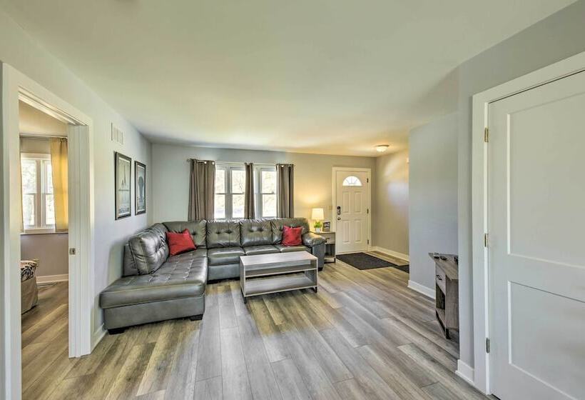 Twin Lakes Escape W/ Deck < 1 Mi To Beach!