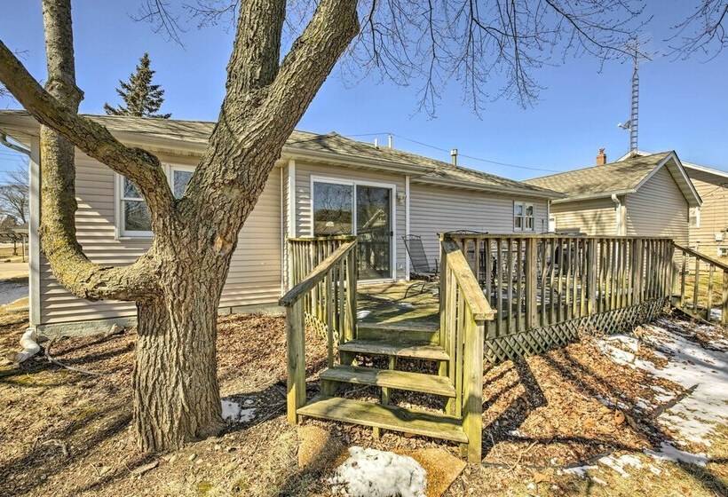 Twin Lakes Escape W/ Deck < 1 Mi To Beach!