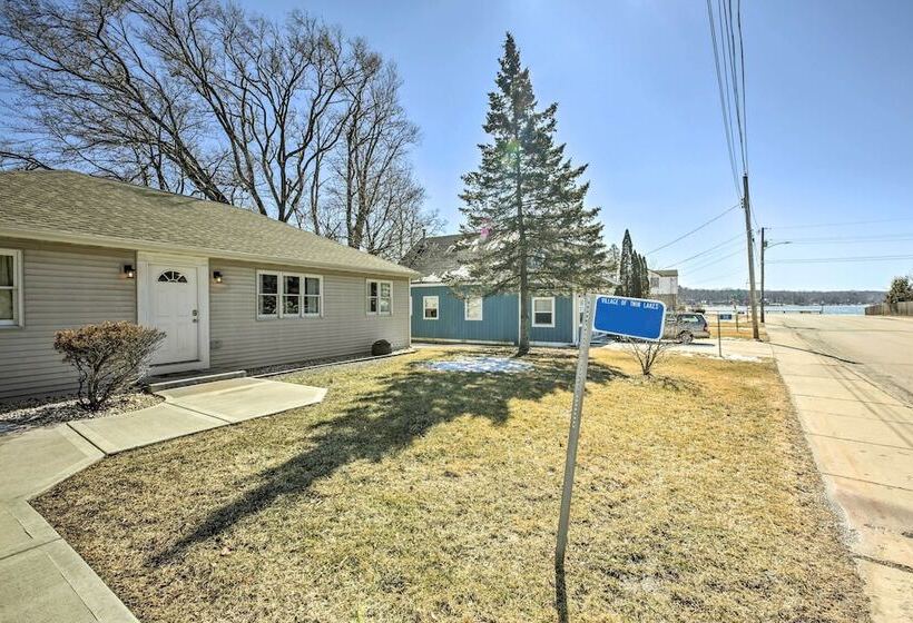 Twin Lakes Escape W/ Deck < 1 Mi To Beach!