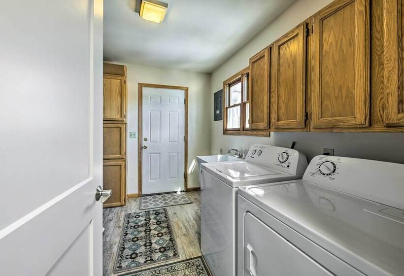 Twin Lakes Escape W/ Deck < 1 Mi To Beach!