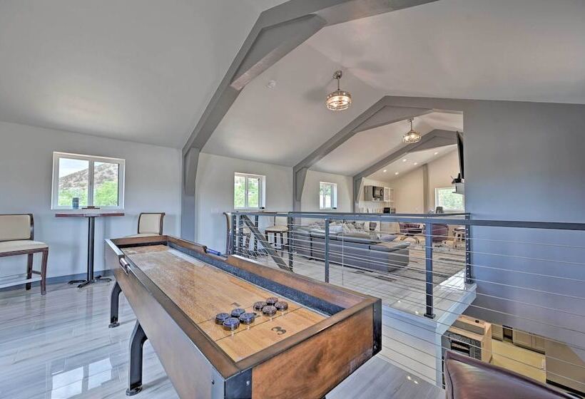 Unique Cornville Retreat W/ Game Room & Deck!