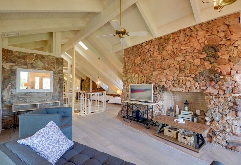 Unique Sedona Home W/ Mountain Views & Guest House
