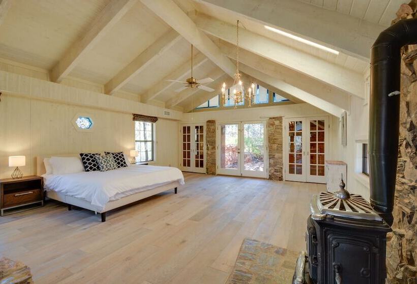 Unique Sedona Home W/ Mountain Views & Guest House