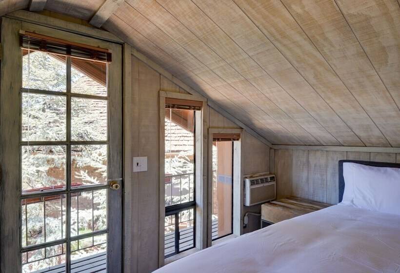 Unique Sedona Home W/ Mountain Views & Guest House