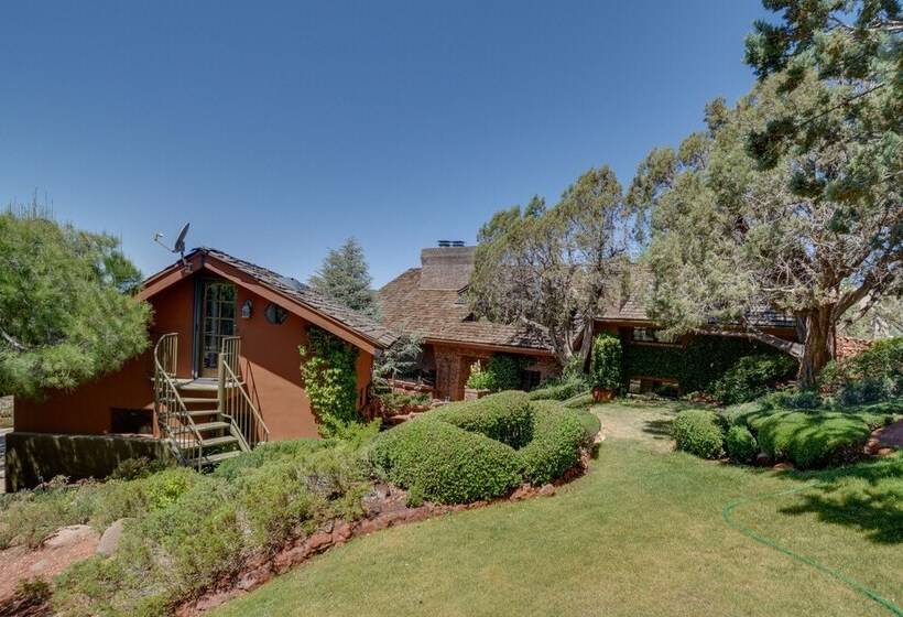 Unique Sedona Home W/ Mountain Views & Guest House