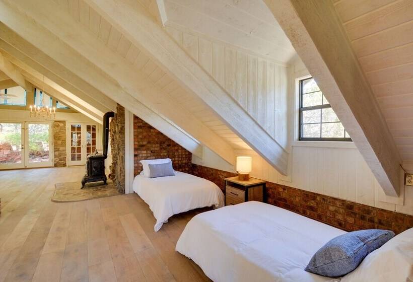 Unique Sedona Home W/ Mountain Views & Guest House