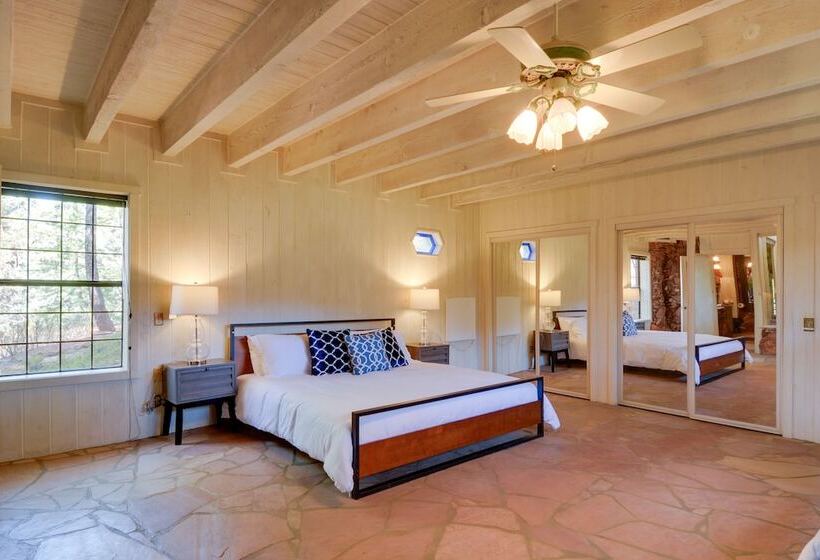 Unique Sedona Home W/ Mountain Views & Guest House