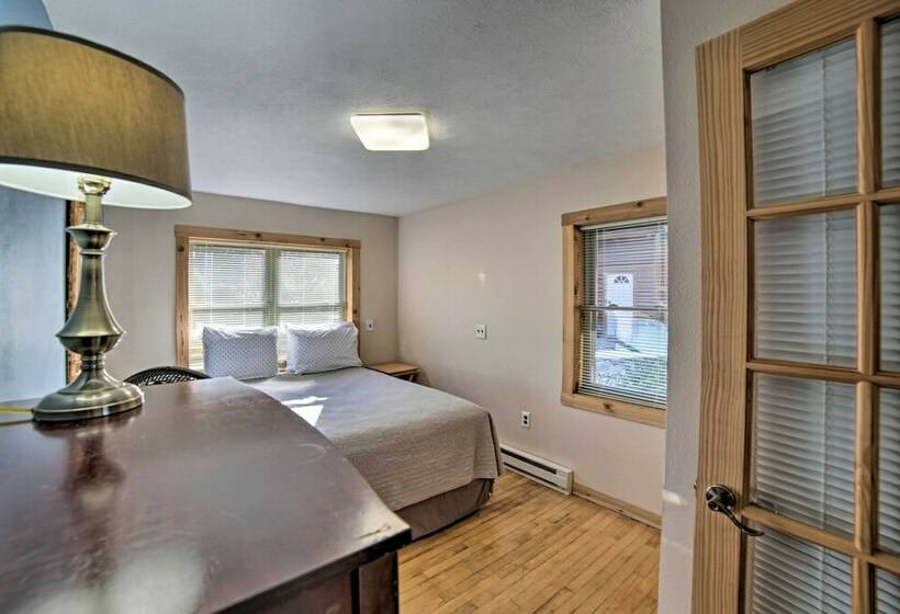 Cabin On Powell Lake W/ On Site Snowmobile Trails!