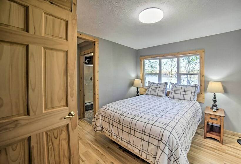 Cabin On Powell Lake W/ On Site Snowmobile Trails!