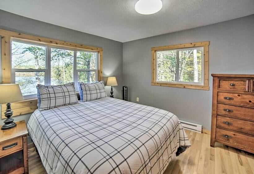 Cabin On Powell Lake W/ On Site Snowmobile Trails!